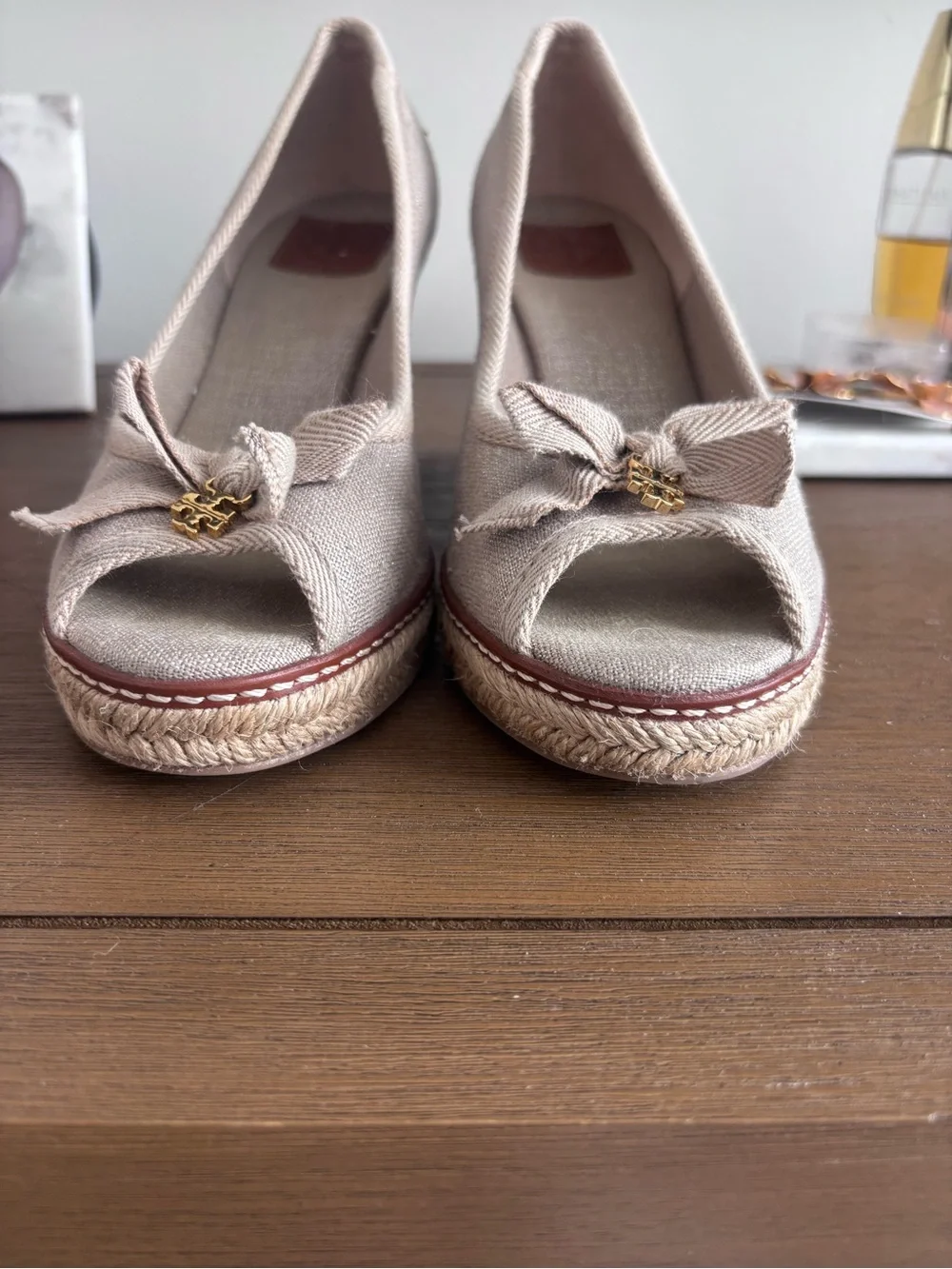 Tory Burch Neutral Beige Peep-Toe Bow Wedge Heels